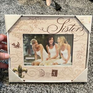 Malden Sisters Photo Frame - Cream and Gold-NWT